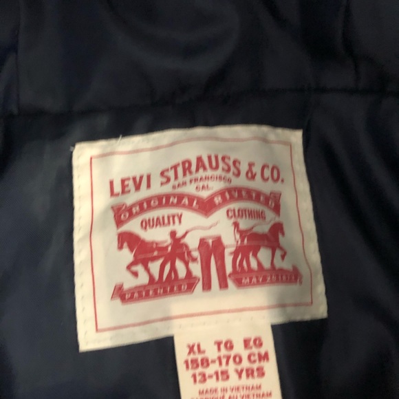 Levi’s puffer jacket boys XL fits women S/M - Picture 2 of 3